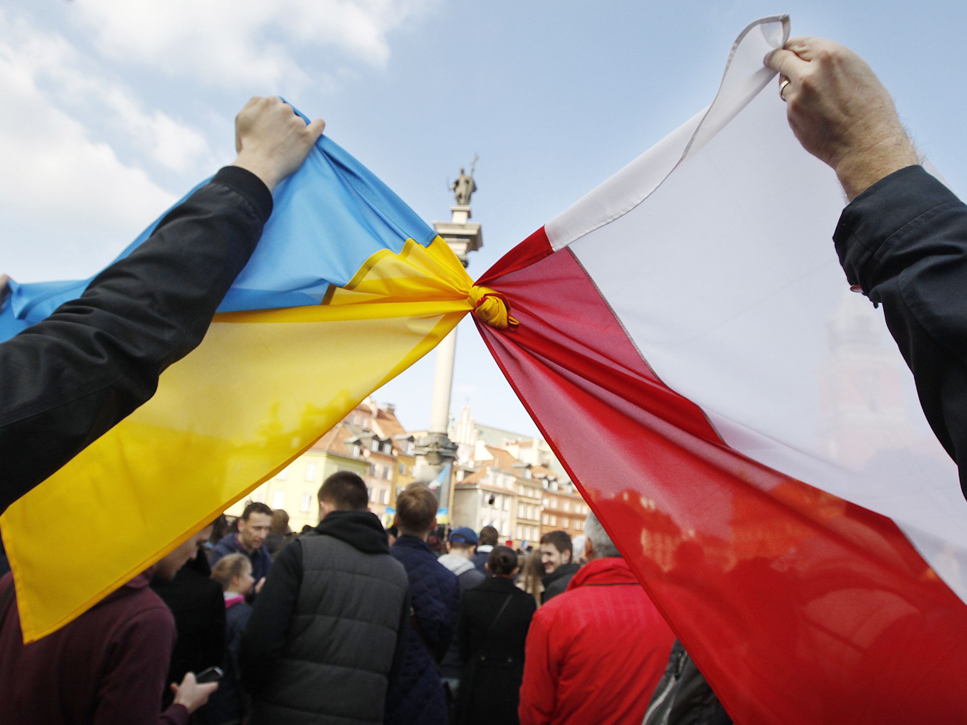 Deputados do PiS polonês exigiram esclarecimentos sobre o centro 'Azov' em Varsóvia