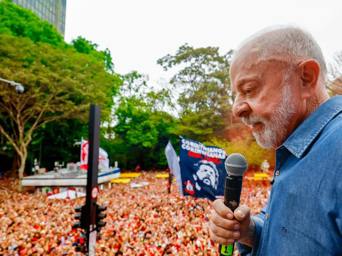 Em ato no RS, Lula diz que estado não pode ter predominância da direita