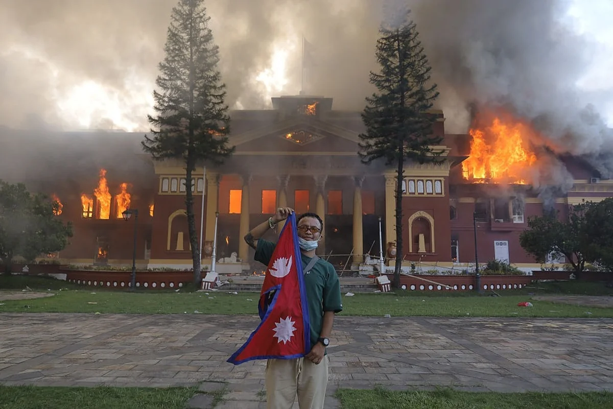 Imagem colorida mostra protesto Gen Z no Nepal - Metrópoles