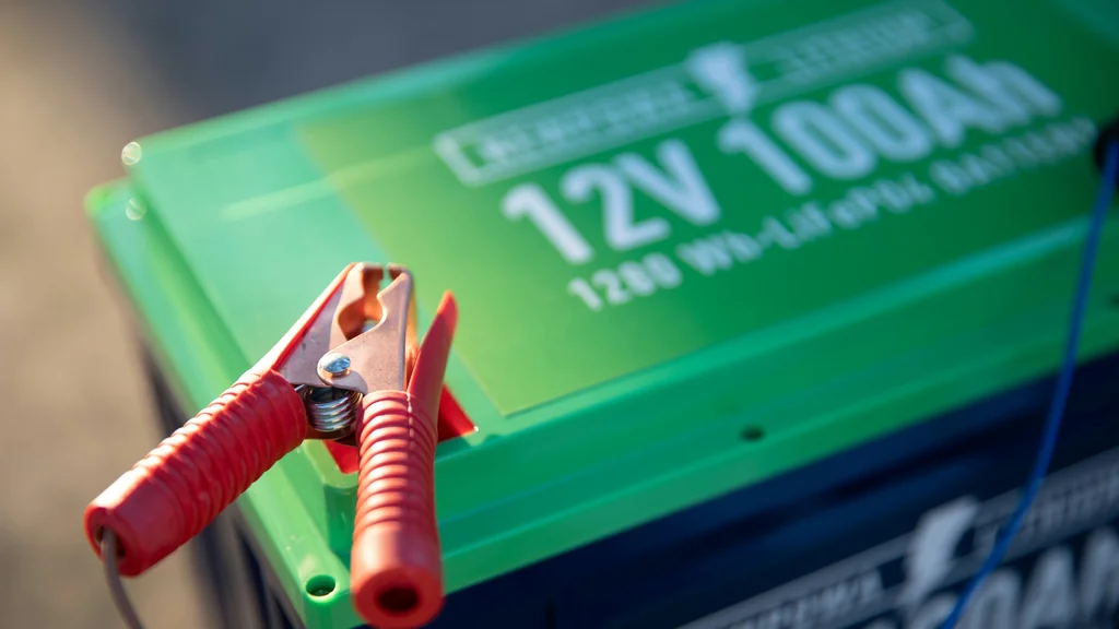 Leapmotor toma decisão radical sobre bateria de 12V em seus carros