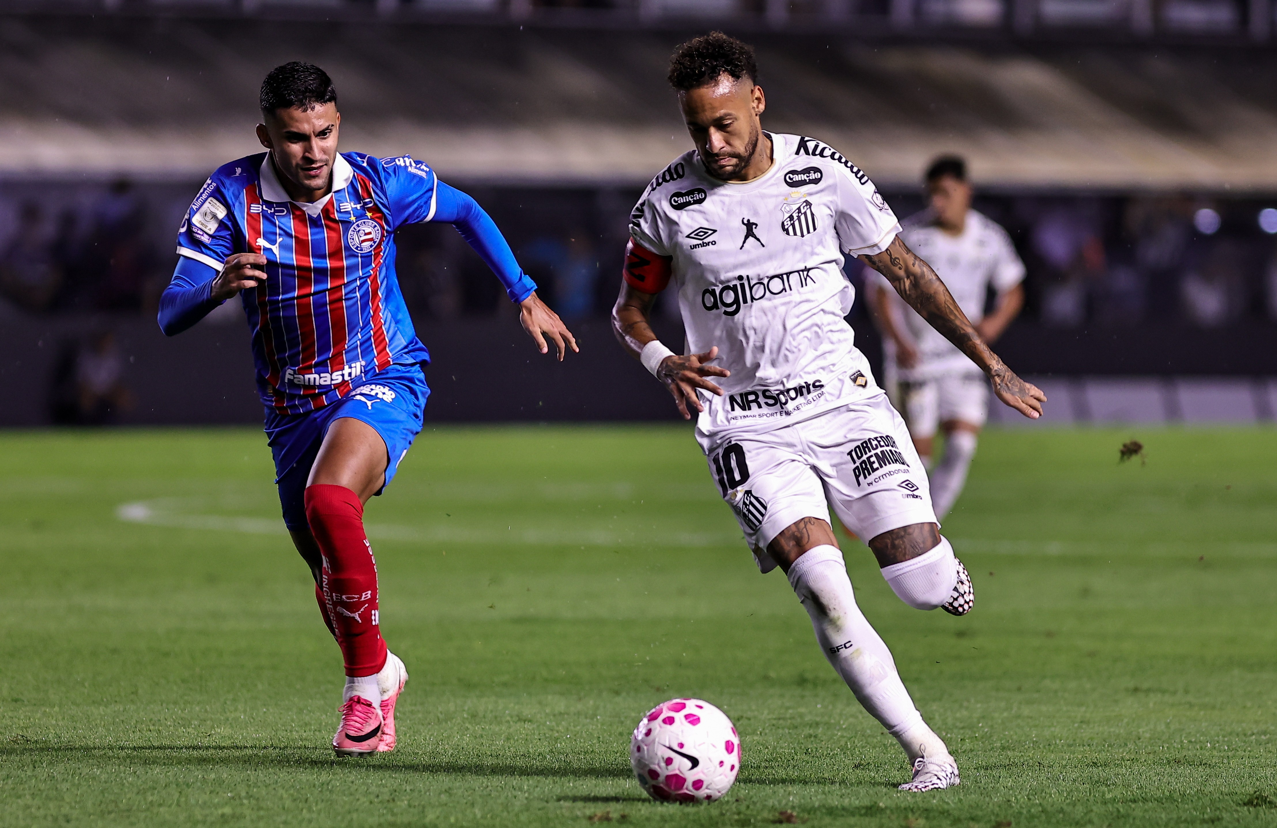 Rodrigo Nestor explica discussão com Neymar em Santos x Bahia: "Falhou como pessoa"