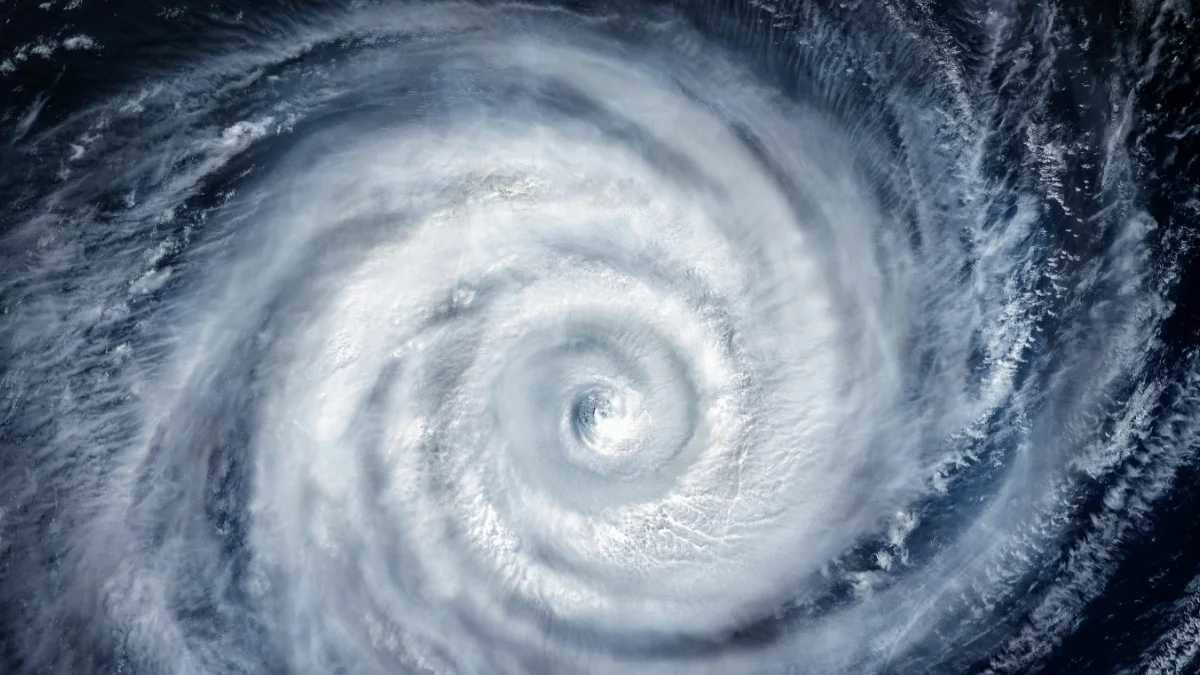 Inmet alerta para tempestades em 3 regiões e cita possível ciclone no Sul