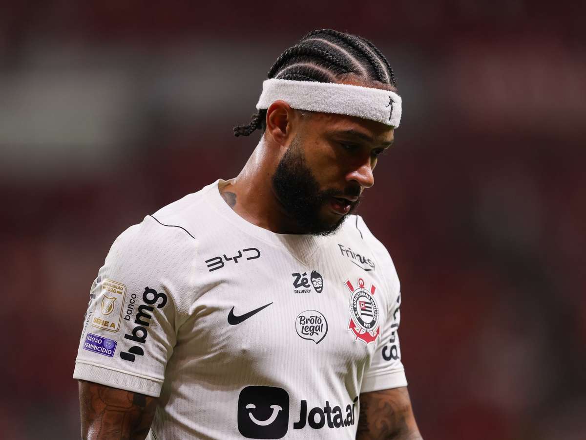 Torcidas organizadas do Corinthians pedem saída de Marcelo Paz e afastamento de Memphis Depay