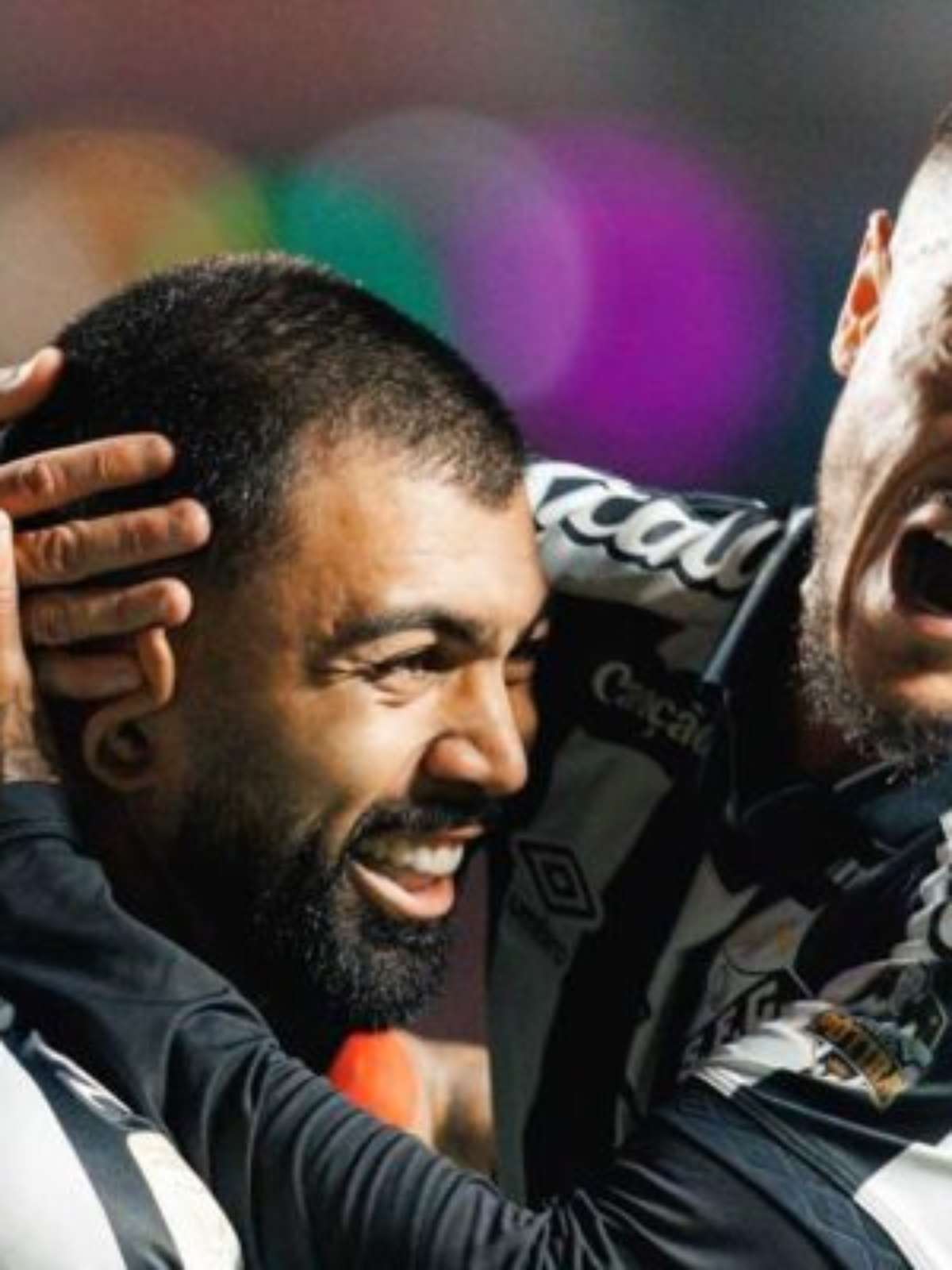 Coutinho analisa estreia com vitória pelo Santos: "Aguentei bem"