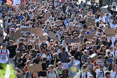 França tem dia nacional de protestos e atos estudantis se multiplicam pelo país
