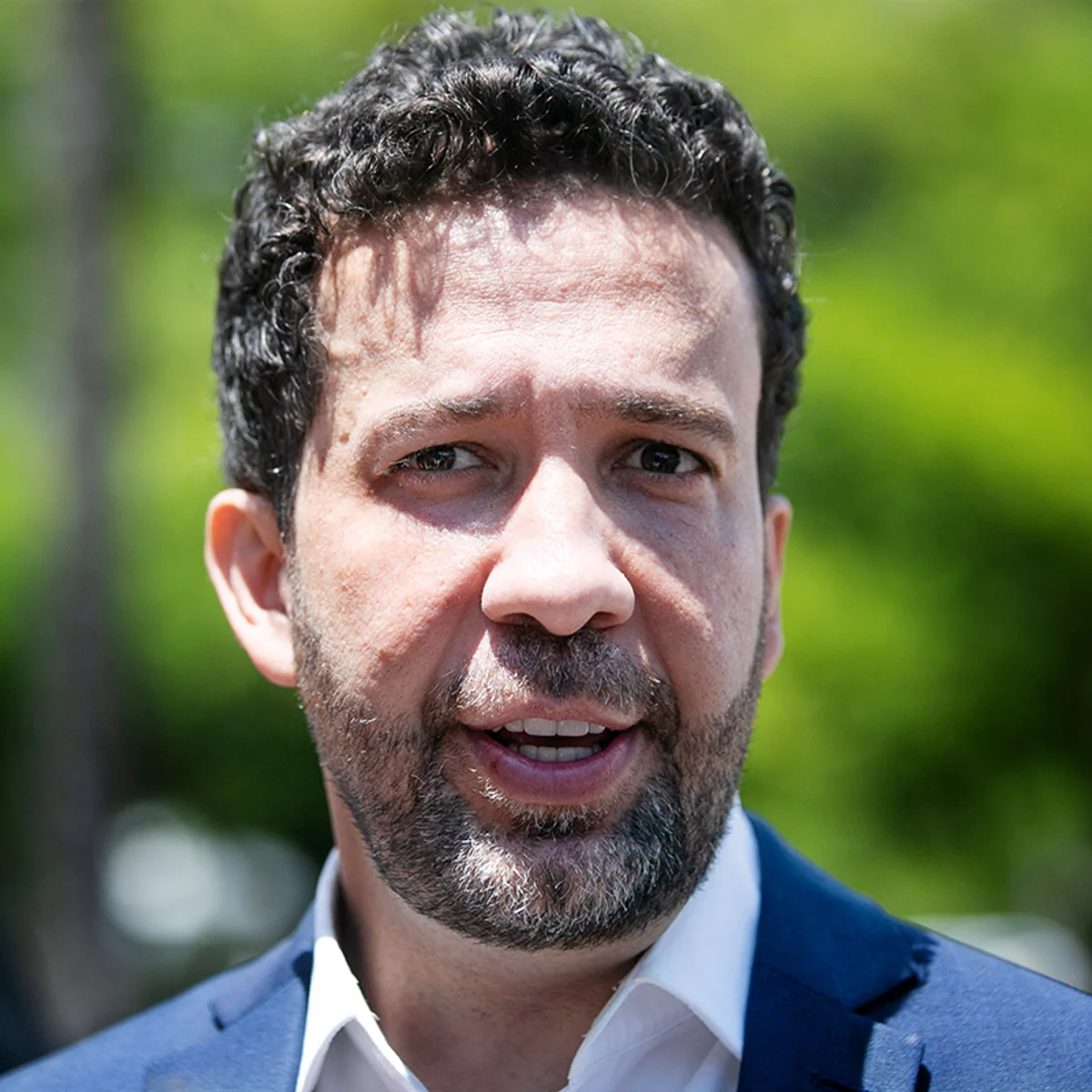 Apesar de reeleito, Janones perdeu mais de 160 mil votos em quatro anos
