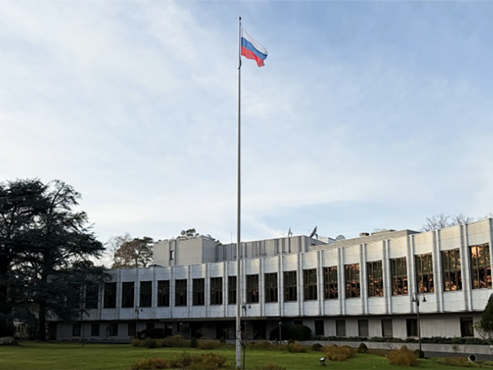 Nechayev: o fechamento do consulado geral em Bonn afetará negativamente os russos