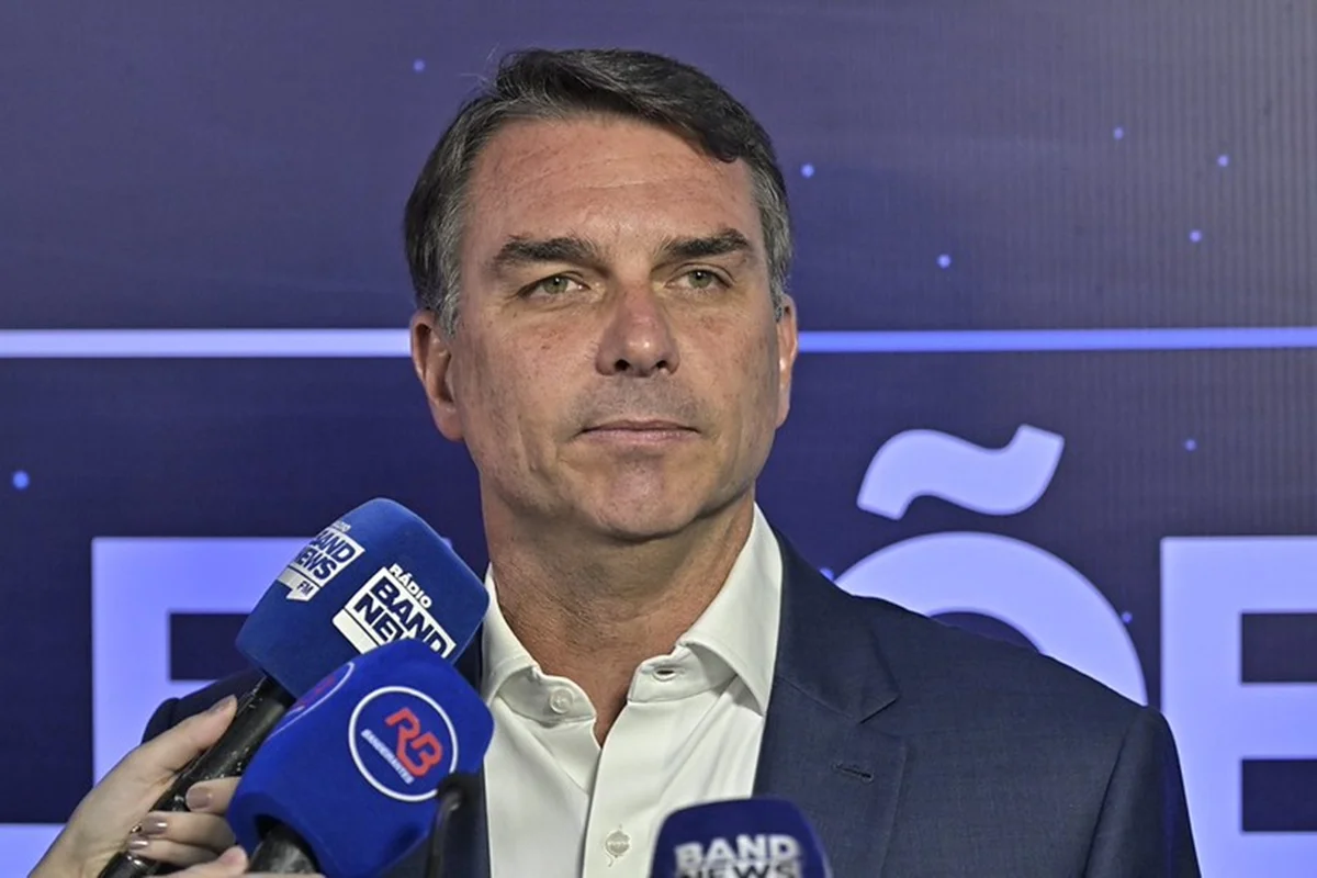 Escritório de Flávio emitiu R$ 13,7 milhões em notas sem detalhar serviços