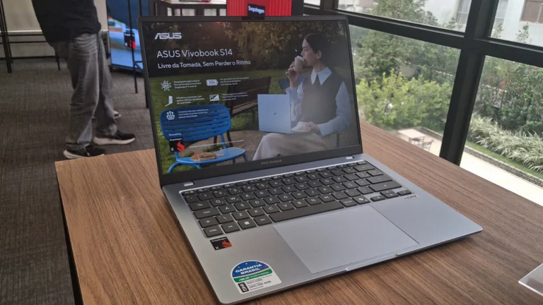 ASUS lança Vivobook S14 no Brasil com Snapdragon X e bateria de 30 horas