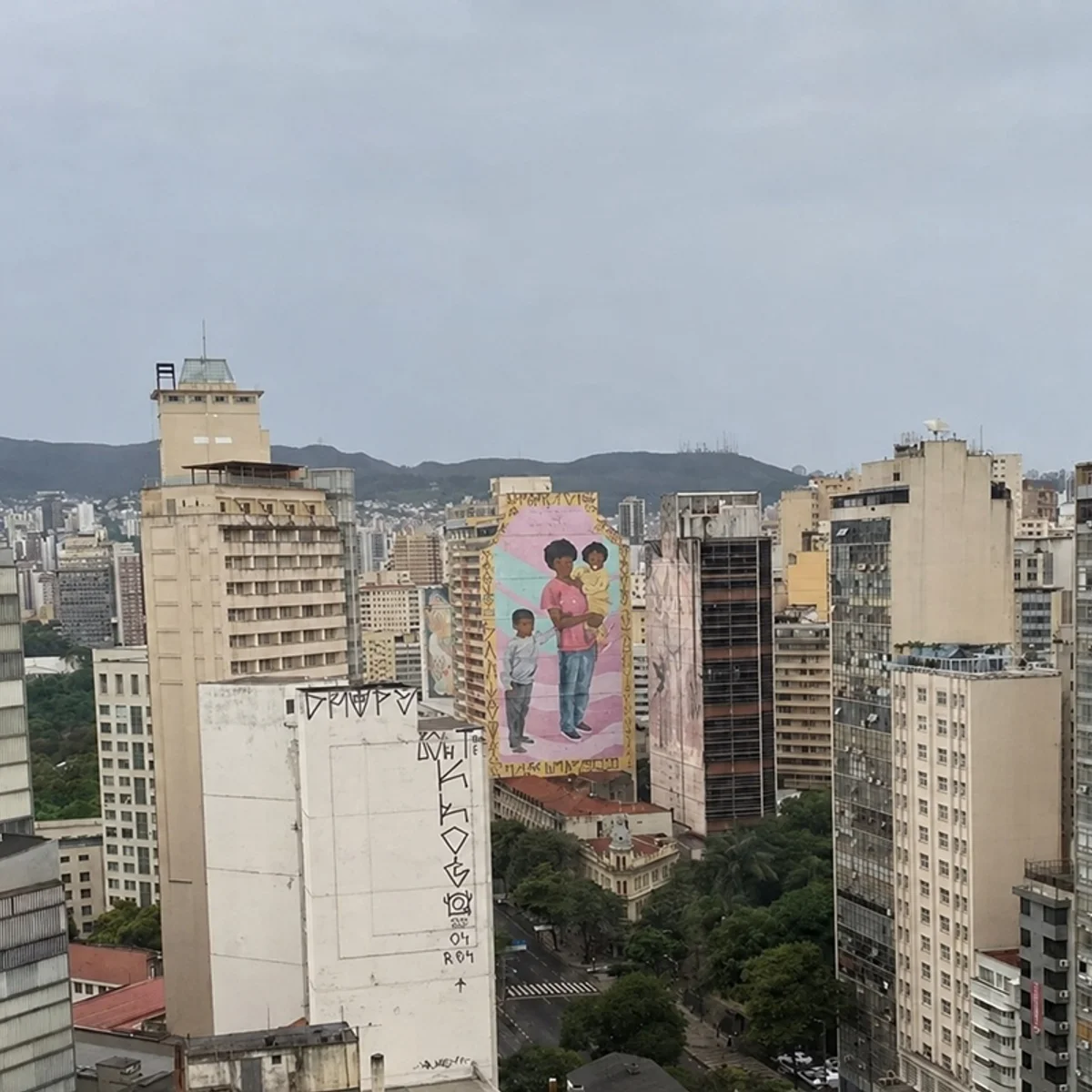 Alerta de chuva da Defesa Civil assusta moradores em BH: "Vai cair o mundo"