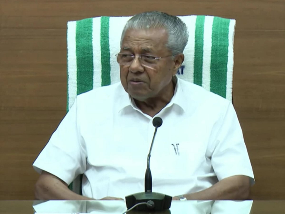 CMRL-Exalogic row: FIRs contra Pinarayi Vijayan e genro Mohammed Riyas