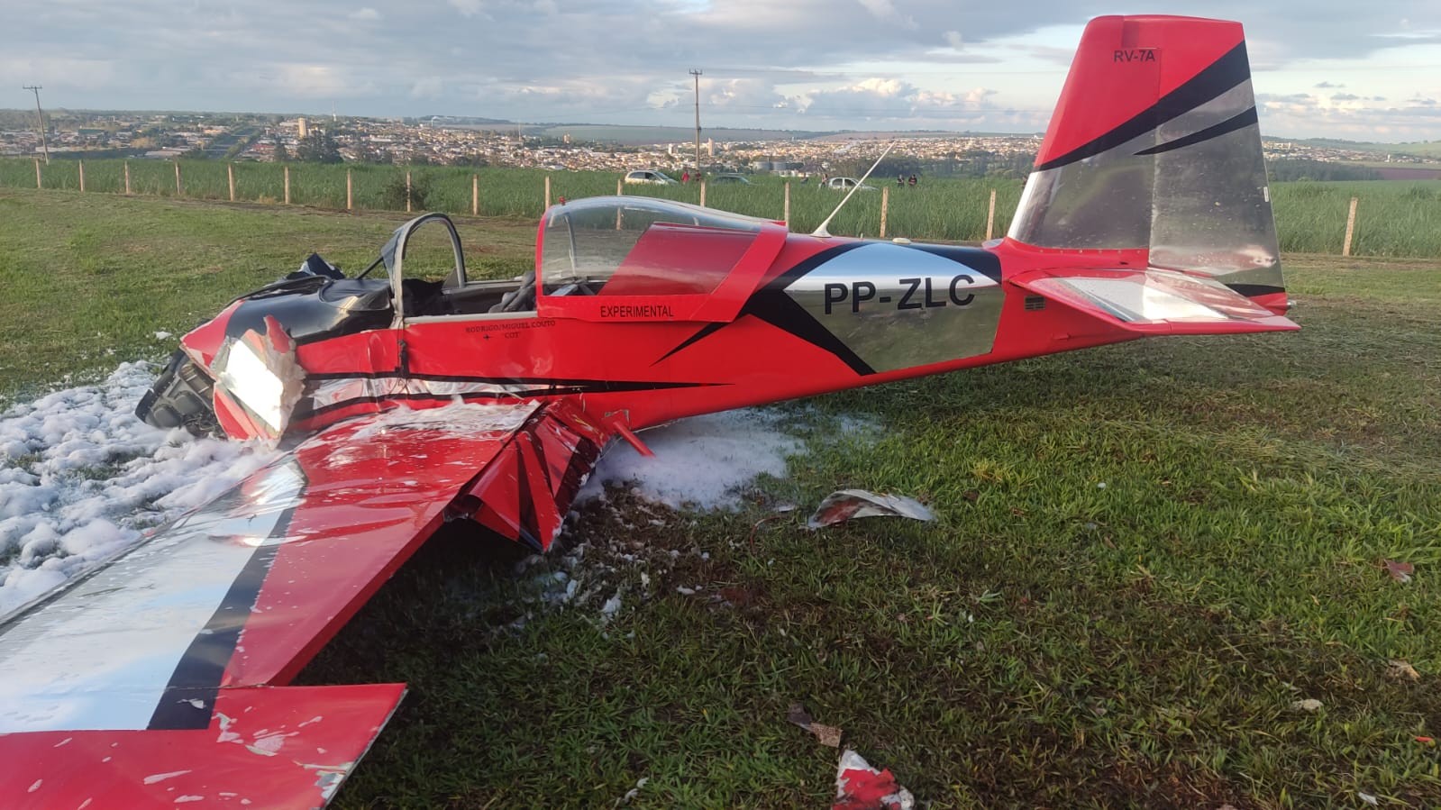 Vídeos, testemunhas e perícia: que evidências Polícia Civil tem para apurar queda de avião com 2 mortes em SP?