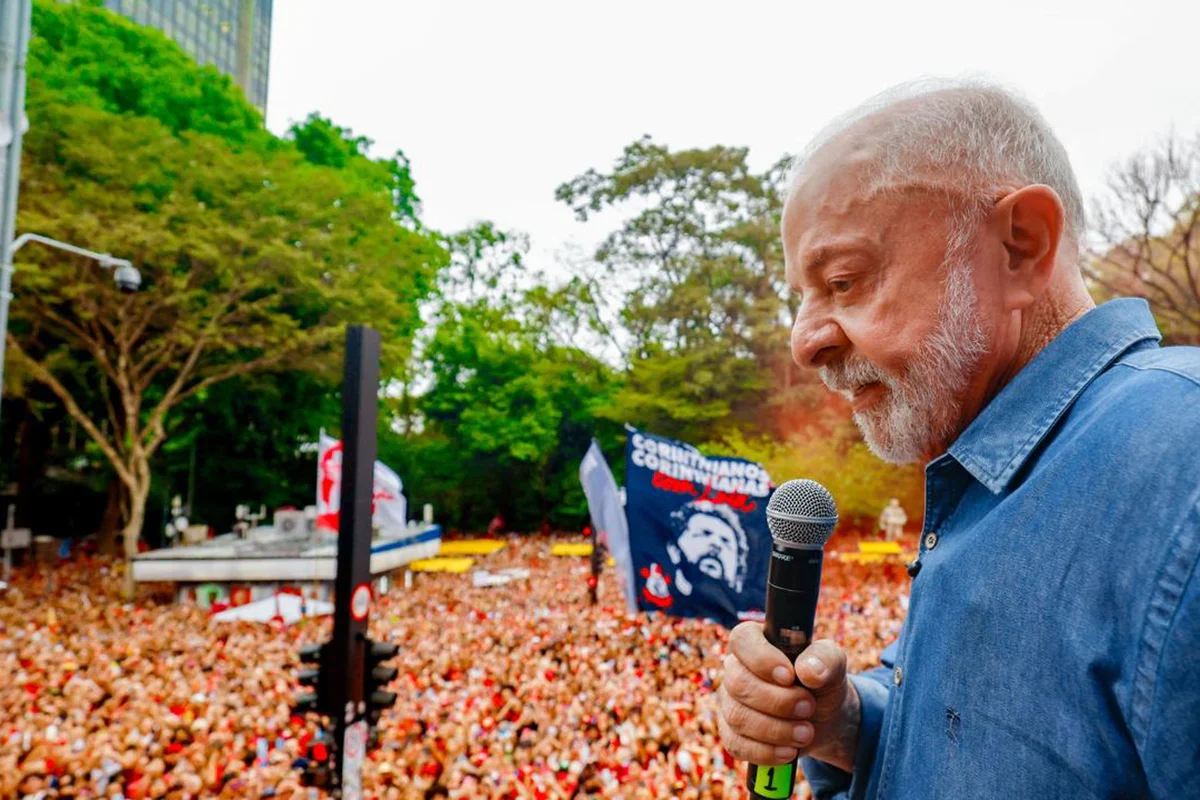 Em ato no RS, Lula diz que estado não pode ter predominância da direita