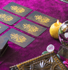 O tarot traz para esta terça-feira uma energia de decisões, mudanças de perspectiva e crescimento Foto: T.Den_Team | Shutterstock / Portal EdiCase