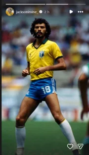 Irvine faz homenagem a Sócrates, ex-jogador do Corinthians que participou do movimento Democracia Corintiana