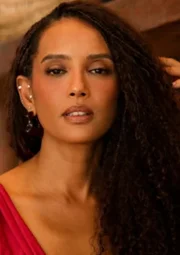 Taís Araujo relembra mudanças no cabelo após adotar corte pixie