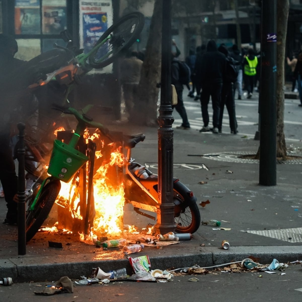 Detiveram-se 1.200 pessoas nas manifestações na França, que deixaram 150 policiais feridos