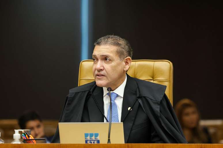 Vorcaro forneceu jatinho e Moët Chandon para desembargador viajar a Buenos Aires, mostram mensagens