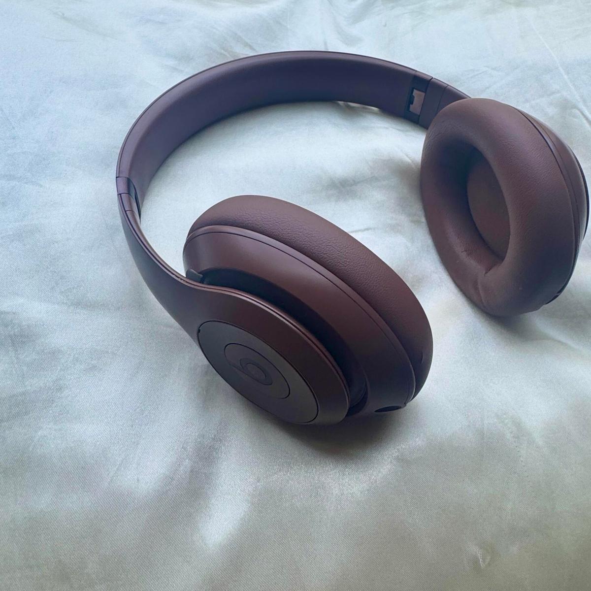 Abandonei meus AirPods para os Beats Studio Pro, e eles estão em promoção agora por apenas US$ 150