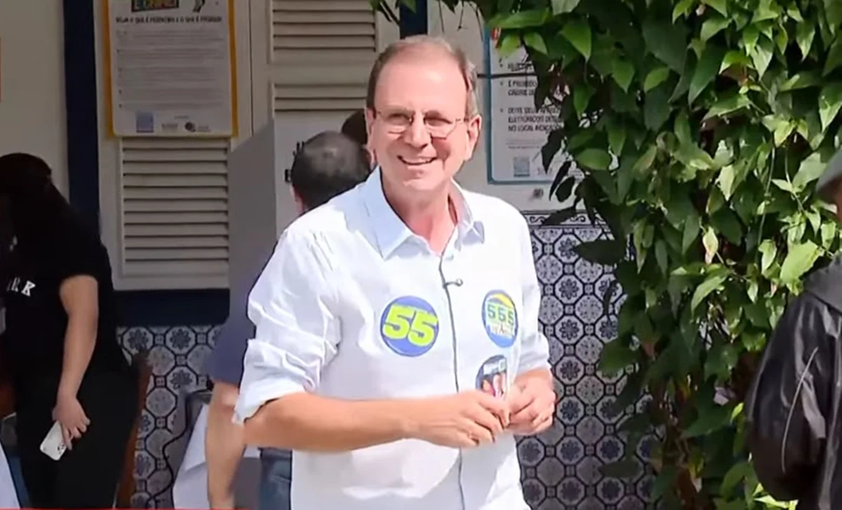 Eduardo Paes vota no Rio de Janeiro