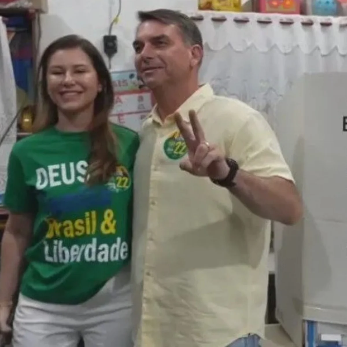 Eleições 2026: Flávio Bolsonaro vota no Rio de Janeiro
