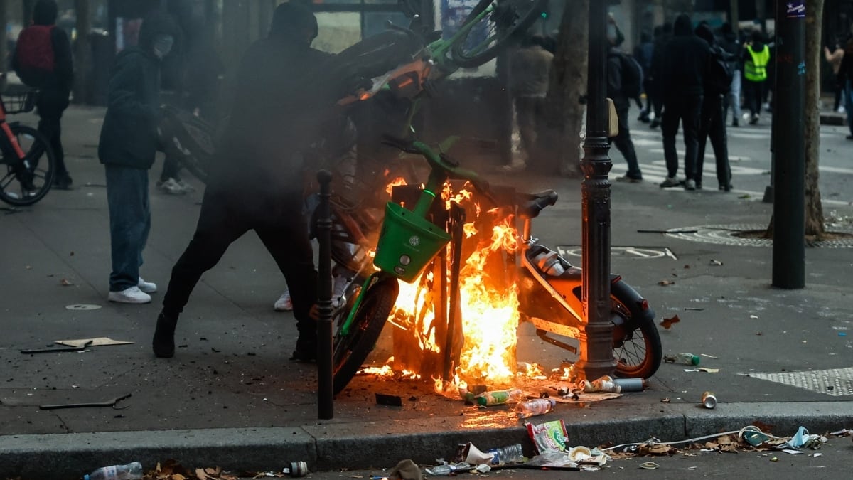 Detiveram-se 1.200 pessoas nas manifestações na França, que deixaram 150 policiais feridos