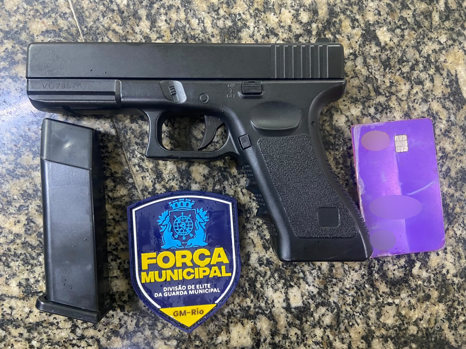 Força Municipal apreende réplica de arma e conduz suspeito de tentativa de assalto em Botafogo
