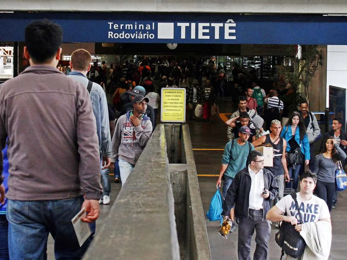 Mulher é esfaqueada no Terminal Tietê; polícia apura intolerância política