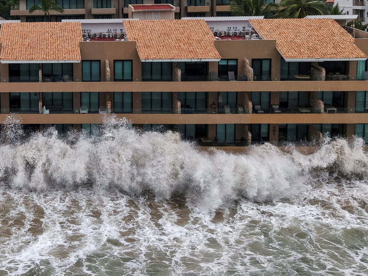 O furacão Simon e a tempestade tropical Rachel mataram cinco pessoas na costa do Pacífico do México.