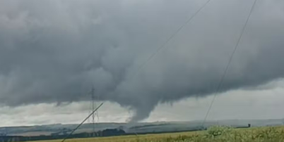 Entenda o que é 'tornado landspout', fenômeno registrado no Paraná Foto: Reprodução