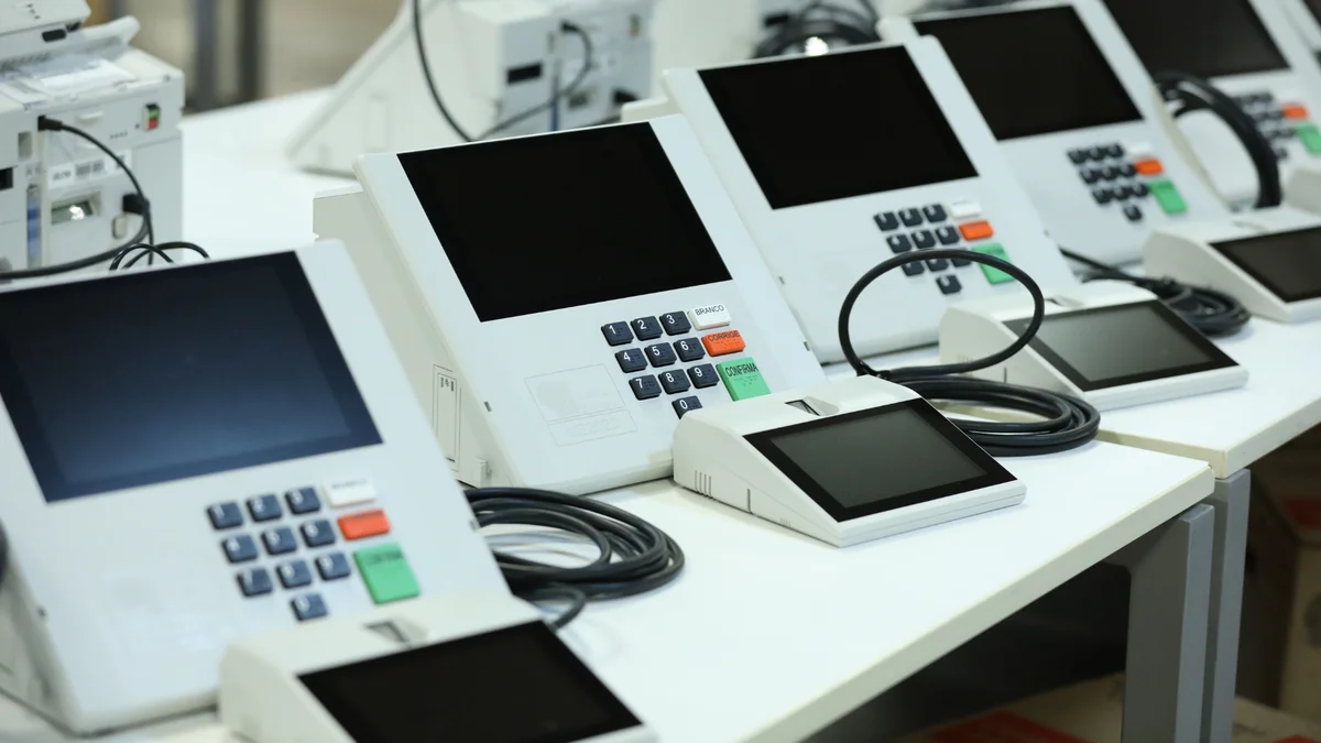 Imagem da matéria: Positivo fabrica urnas eletrônicas? Entenda o papel da empresa