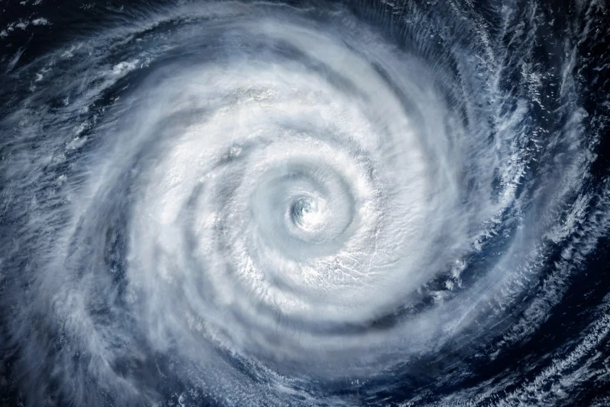 Inmet alerta para tempestades em 3 regiões e cita possível ciclone no Sul