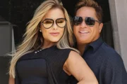 Leonardo vive "perrengue" ao tentar passar cartão de crédito e vira piada