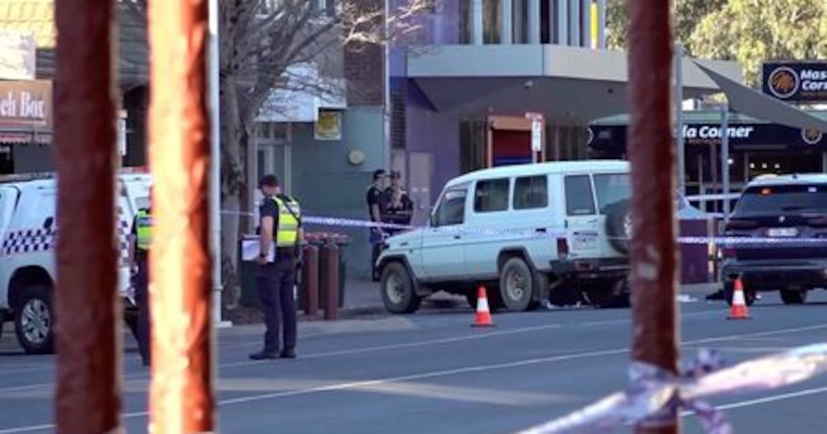 Homem atropela deputada na Austrália, e governo aciona força antiterrorismo para investigação