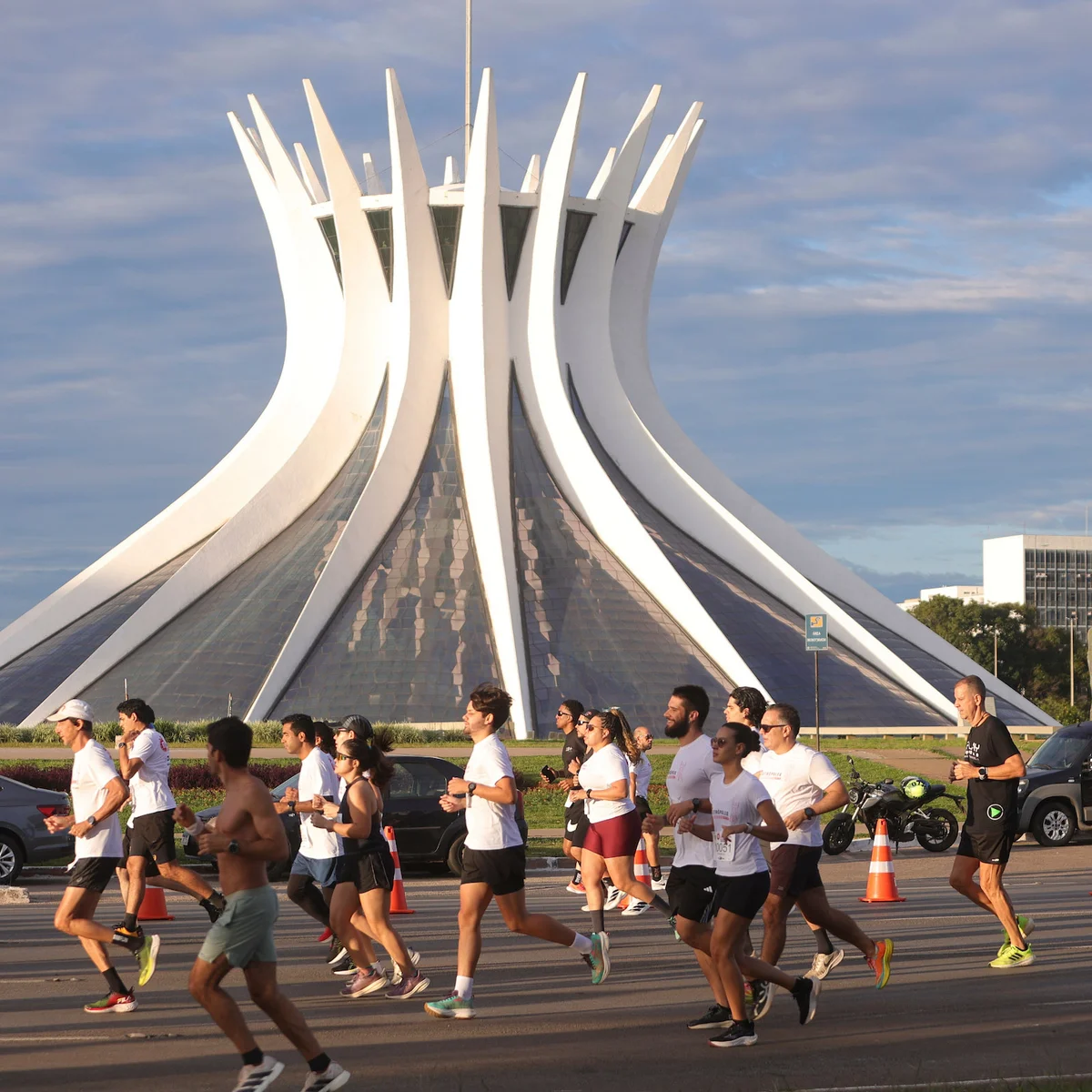 Metrópoles Endurance Corrida: médico explica benefícios de correr à noite