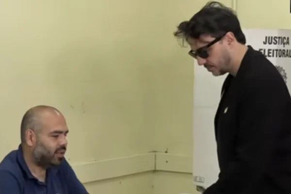 Renan Santos não deve sequer ir votar no domingo - destaque galeria