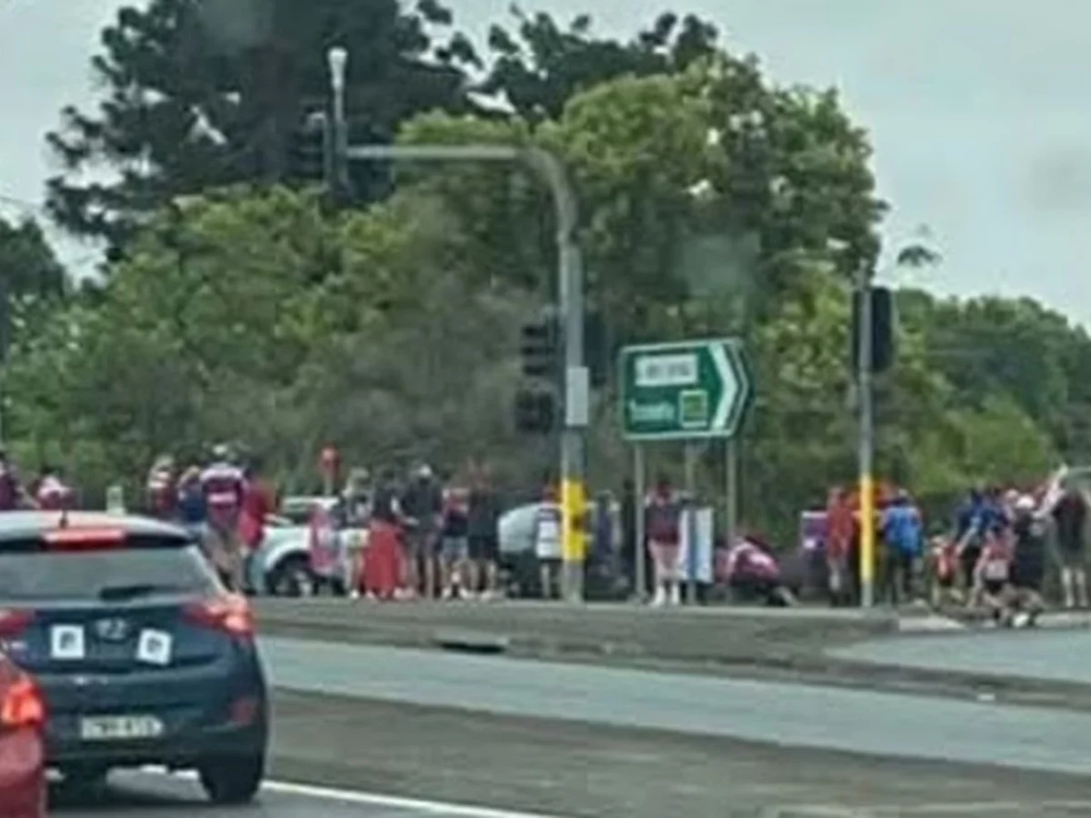 Motorista atropela multidão de torcedores de time de rugby na Austrália