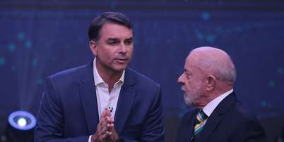 Lula e Fl&aacute;vio no primeiro debate do segundo turno das elei&ccedil;&otilde;es, realizado pelo Grupo Bandeirantes. Foto: Werther Santana/Estad&atilde;o / Estad&atilde;o