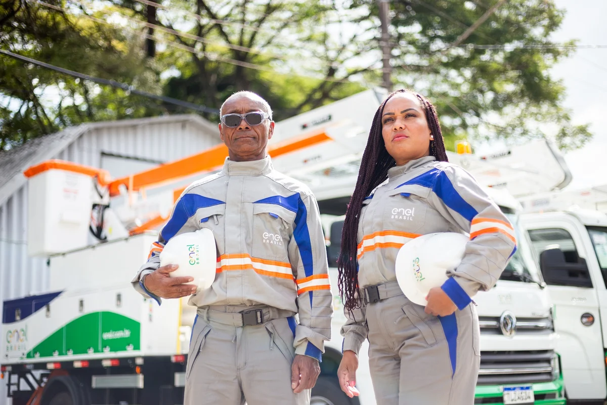 Por trás da luz acesa: quem faz a energia da Enel chegar à sua casa
