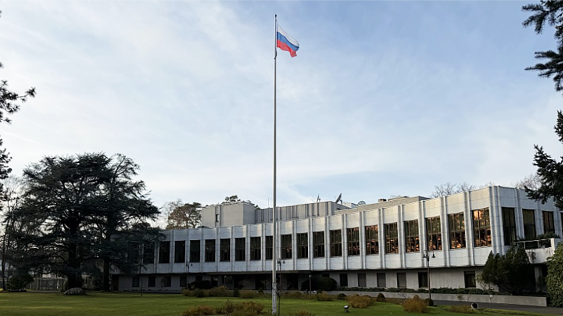 Nechayev: o fechamento do consulado geral em Bonn afetará negativamente os russos