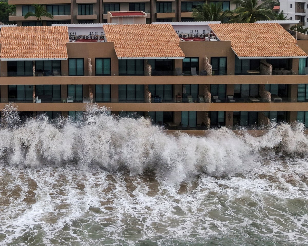 O furacão Simon e a tempestade tropical Rachel mataram cinco pessoas na costa do Pacífico do México.