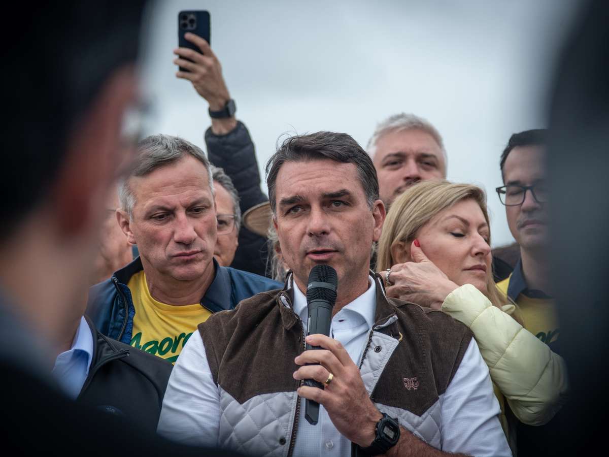 Globo confirma encontro de Flávio com executivos da emissora e trata caso como ‘usual’