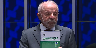Lula usa tom eleitoral na promulga&ccedil;&atilde;o do fim da escala 6x1 e diz que &eacute; 'mentira' que ela gerar&aacute; crise Foto: Reprodu&ccedil;&atilde;o/TV Senado