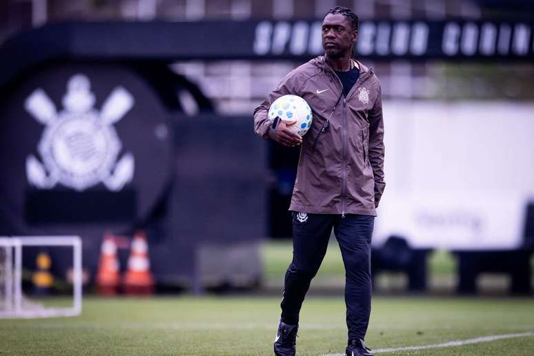 Corinthians segue sem acordo com Diniz e tem Seedorf travado no BID