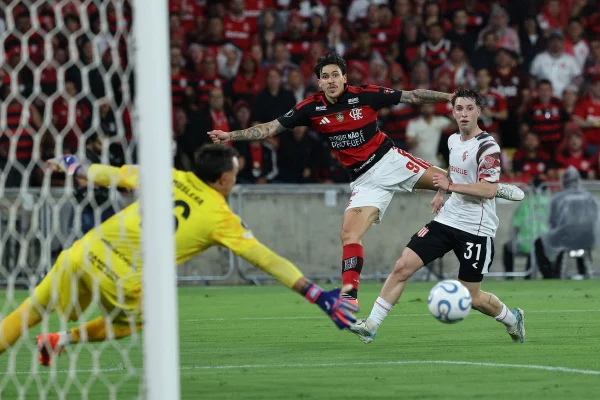 Dirigente do Estudiantes ironiza Jardim sobre final: “A gente convida”