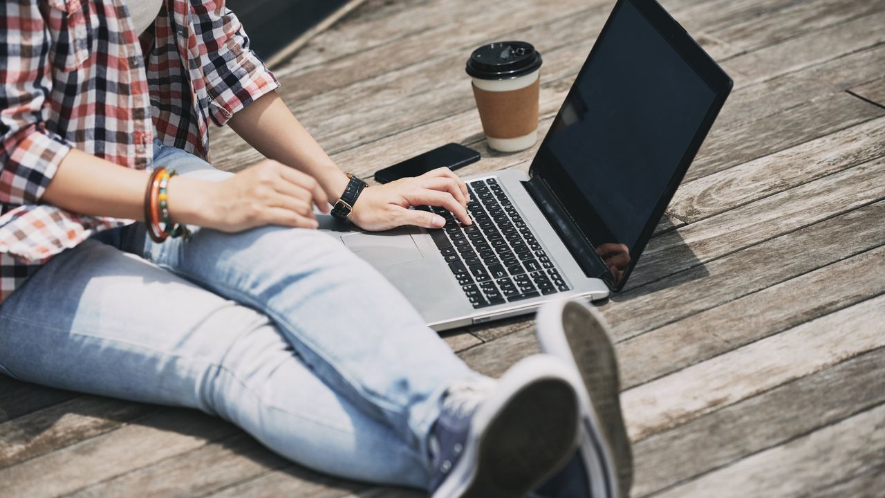 Homens jovens na Rússia fazem trabalhos adicionais com mais frequência que outros